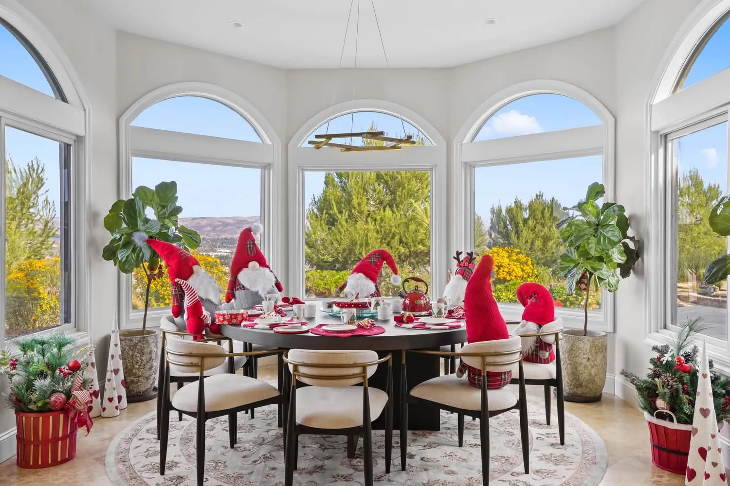 Breakfast nook with bay windows