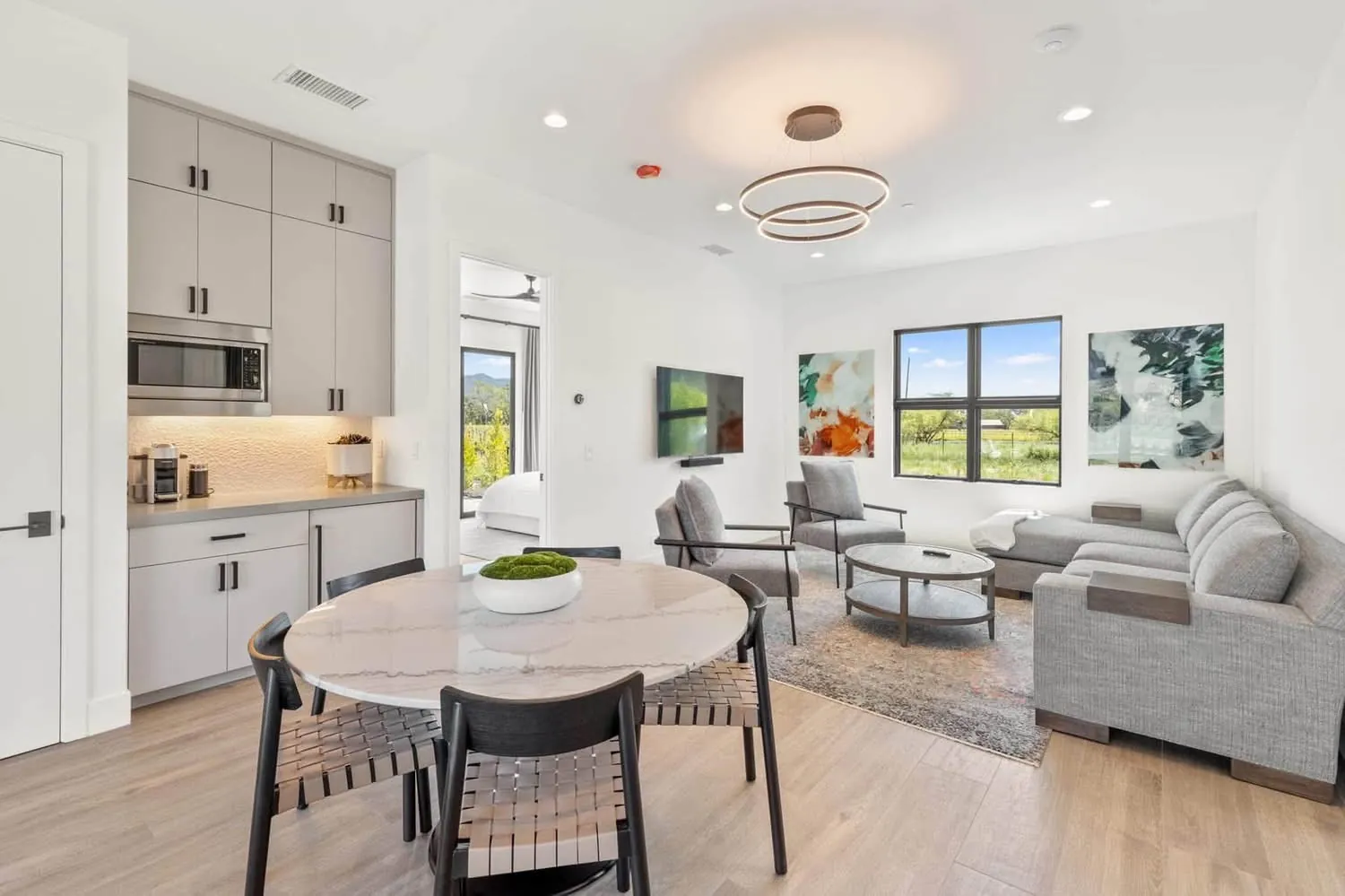 Kitchenette and lounge