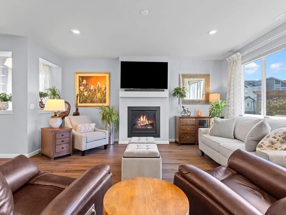 Sitting room with fireplace