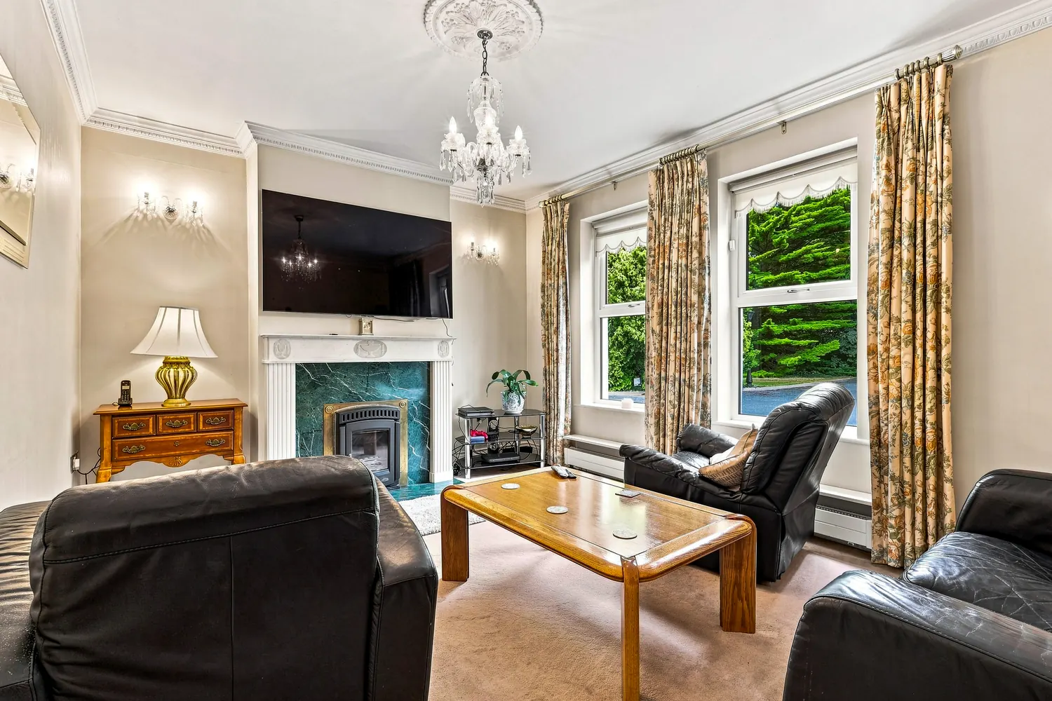 Sitting room with fireplace